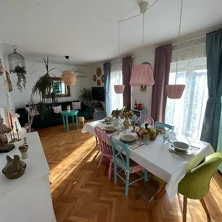 Apartment Family Near Sea *