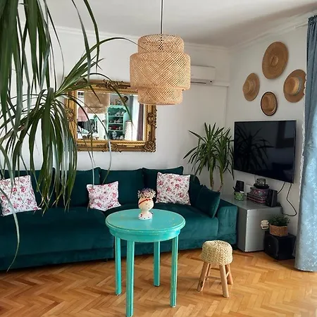 Apartment Family Near Sea Podstrana